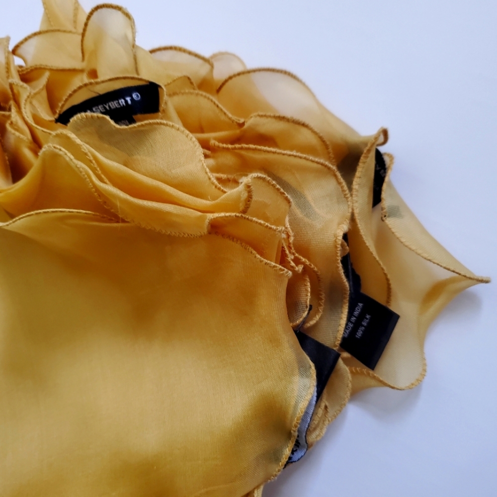 Set of 8 Kim Seybert 100% Silk Gold Scalloped Edge Napkins